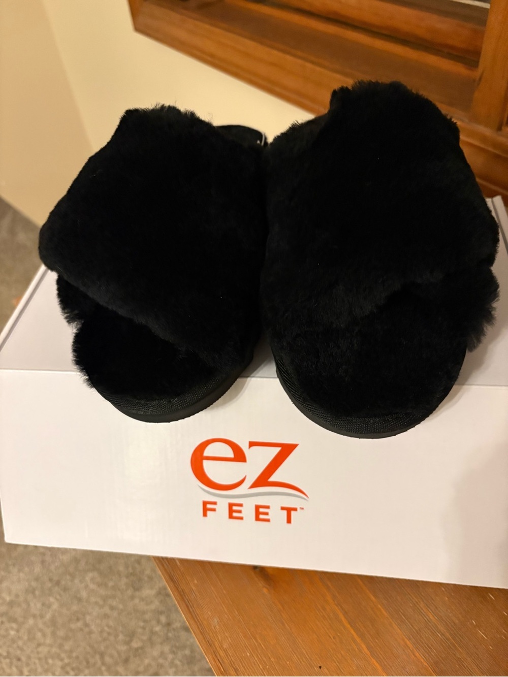eZ FEET Women's Black genuine shearling Slide Slippers size 9 NWT